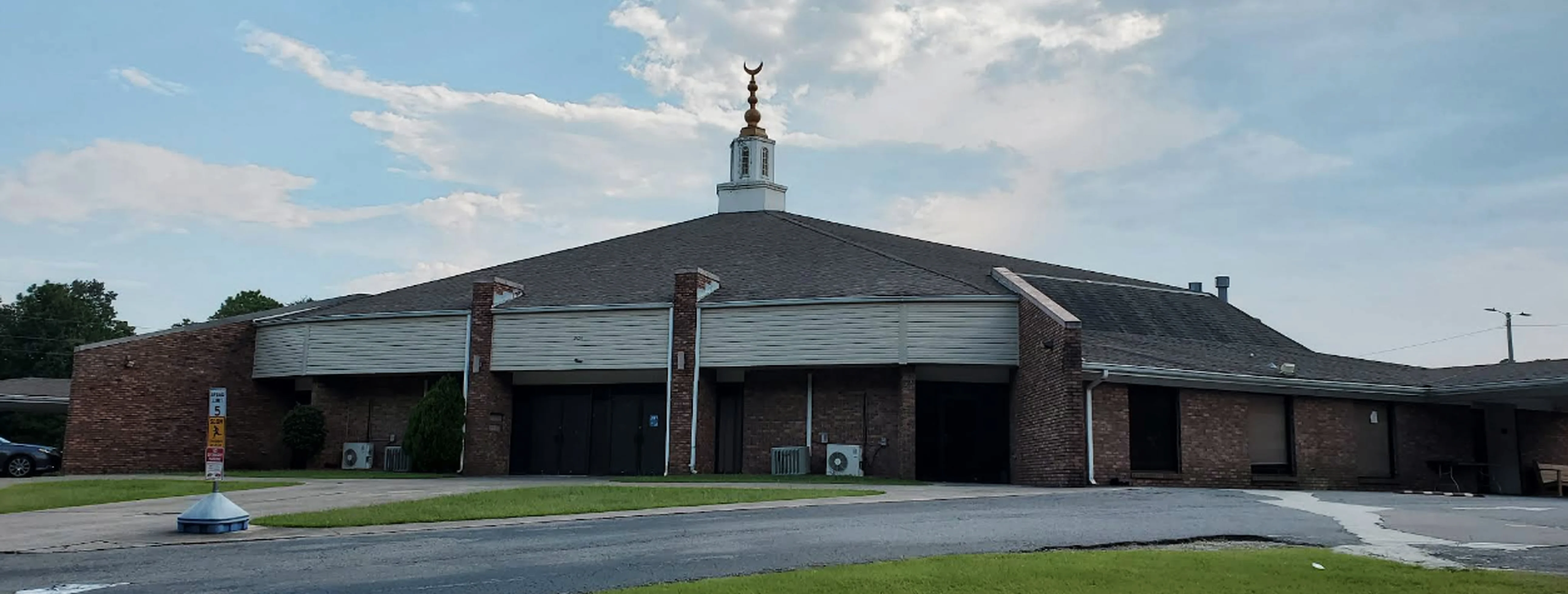 Exterior view of BIS Hoover Crescent Islamic Center Hoover building